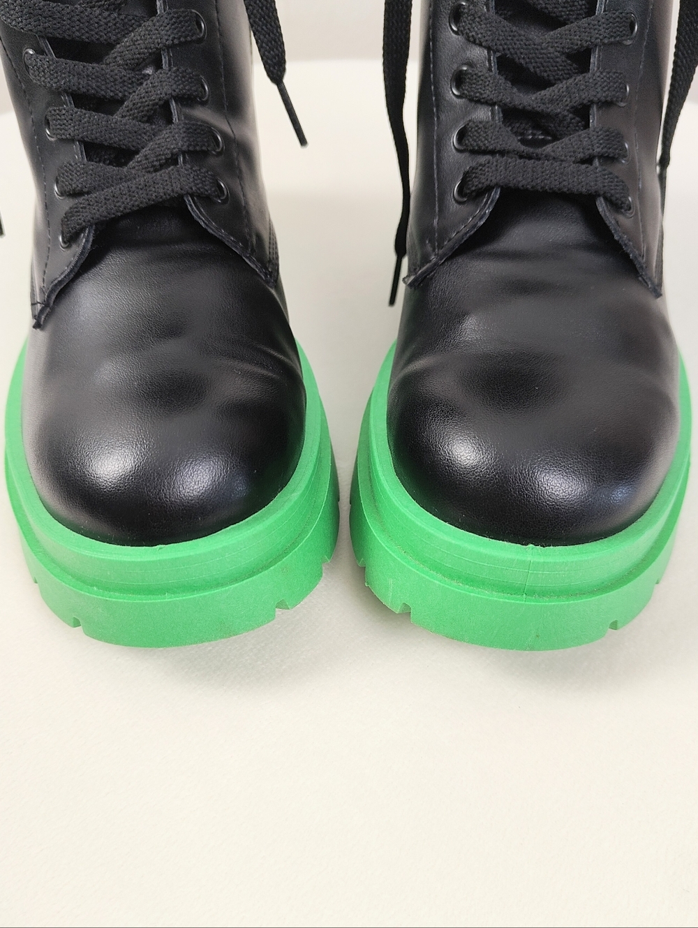 Steve Madden October Platform Combat Boots Size 8 Black Lace Up Green Italy - Picture 6 of 8